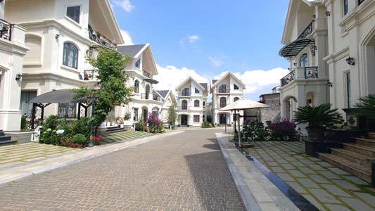The Courtyard of Măng Lin Villa Da Lat